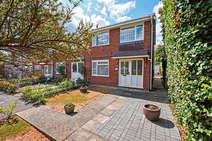 3 Bedroom End Of Terrace House For Sale In Broadway, Rainham, ME8