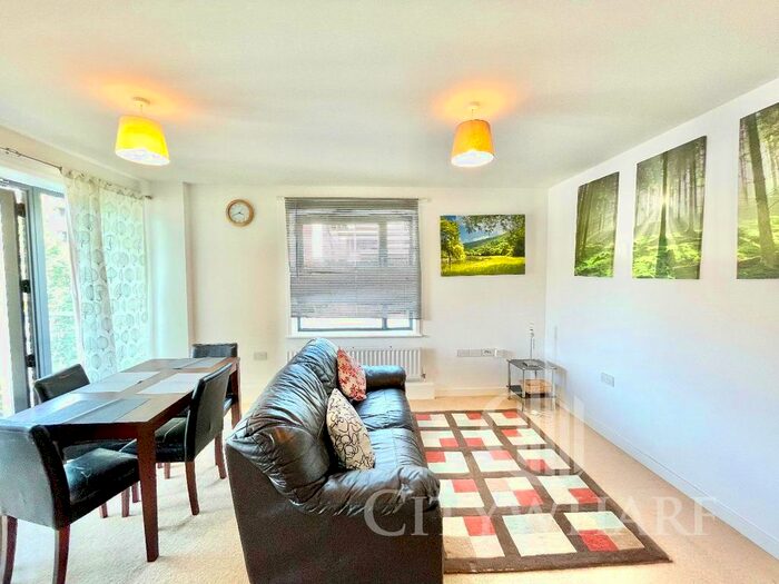 3 Bedroom Flat To Rent In Lawrence Court, Palmerston Road, London, W3