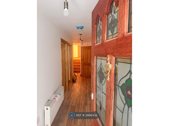 2 Bedroom Flat To Rent In Ferme Park Road, London, N4
