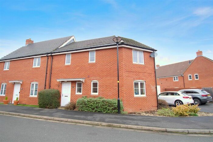 3 Bedroom Semi-Detached House To Rent In Greenwood Grove, Taw Hill, Swindon, SN25