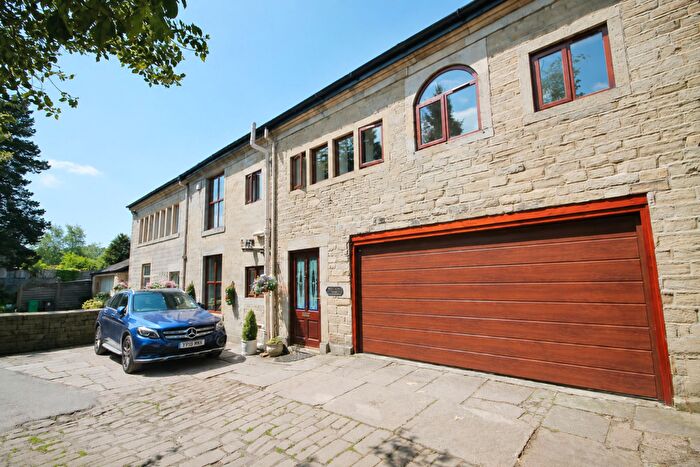 4 Bedroom Property To Rent In Brown Lodge Street, Littleborough, OL15
