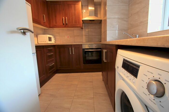 2 Bedroom Flat To Rent In St Aubyns Road, Crystal Palace SE19