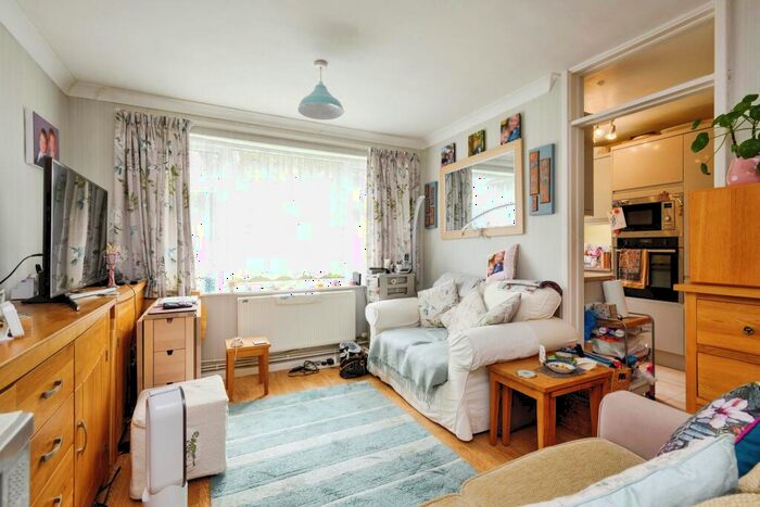 1 Bedroom Flat For Sale In Old Dover Road, Canterbury, Kent, CT1
