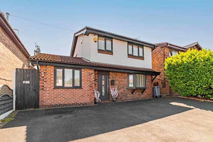 3 Bedroom Detached House For Sale In Brayshaw Close, Heywood, OL10