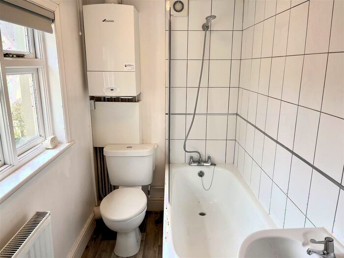 1 Bedroom Flat To Rent In Salisbury Street, Blandford Forum, Dorset, DT11
