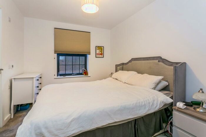 2 Bedroom Apartment To Rent In Station Approach Marlow, SL7