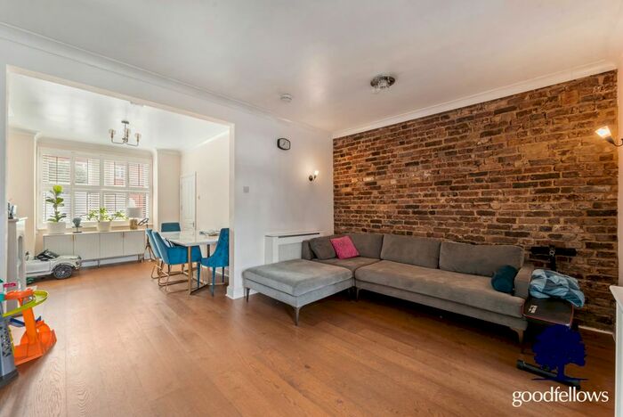 3 Bedroom Detached House To Rent In Parkleigh Road, London, SW19