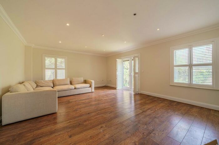 6 Bedroom House To Rent In Hayes Grove, East Dulwich, London, SE22