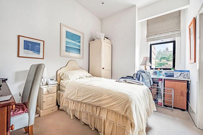 2 Bedroom Flat For Sale In Station Road, Henley-On-Thames, Oxfordshire, RG9