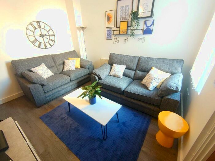 5 Bedroom Terraced House To Rent In Gilroy Road, Kensington, L6
