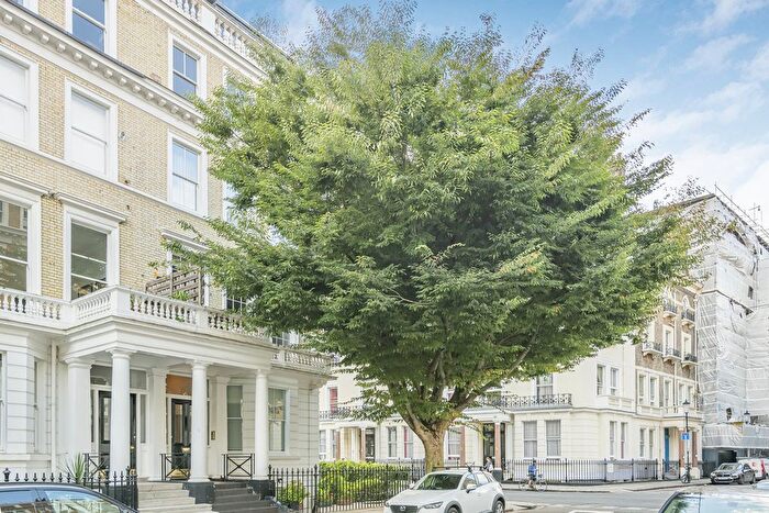 3 Bedroom Flat To Rent In Southwell Gardens, London, SW7