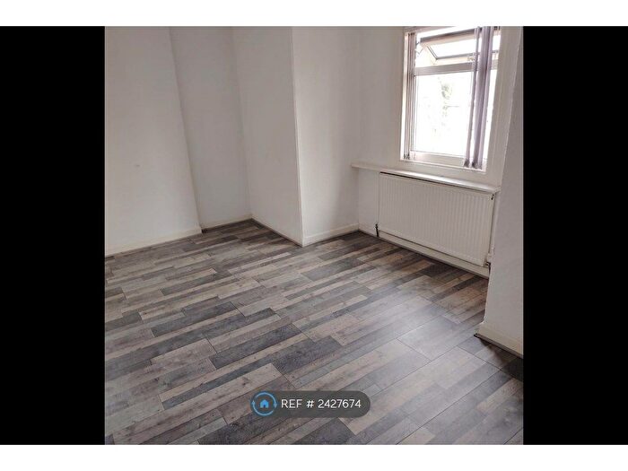 2 Bedroom Flat To Rent In Victoria Crescent, Eccles, Manchester, M30