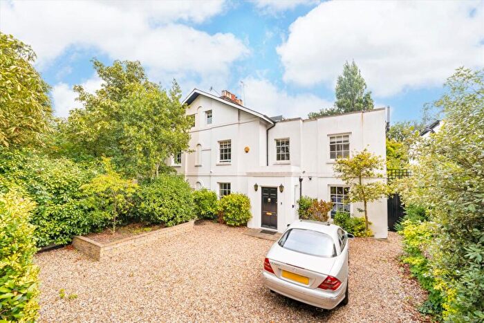 5 Bedroom Semi-Detached House For Sale In Fortis Green, London, N2