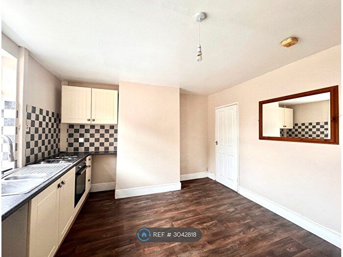 2 Bedroom End Of Terrace House To Rent In Burnell St, Chesterfield, S43
