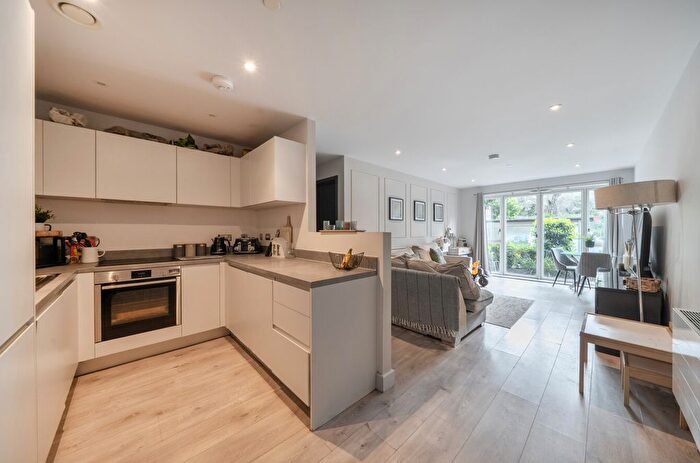 1 Bedroom Flat For Sale In Panta House, Old Barn Lane, Kenley, CR8