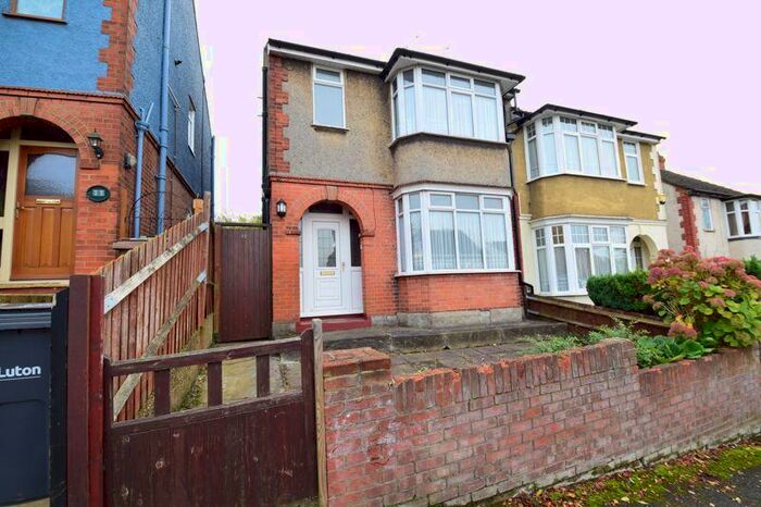 3 Bedroom Semi-Detached House To Rent In Mountfield Road, Luton, LU2