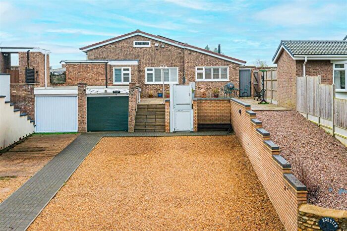 3 Bedroom Bungalow For Sale In Lower Street, Great Addington, Kettering, NN14