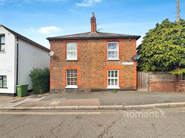 1 Bedroom Apartment For Sale In High Street, Bagshot, Surrey, GU19
