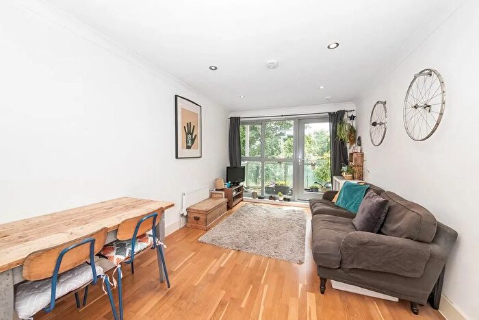 2 Bedroom Flat For Sale In Cawnpore Street, London, SE19