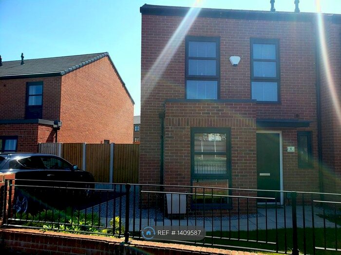 2 Bedroom Semi-Detached House To Rent In Mellor Street, Manchester, M40