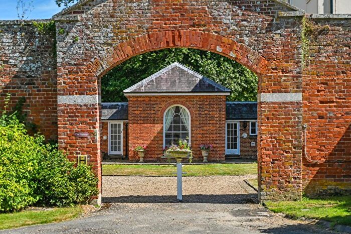 2 Bedroom Link Detached House For Sale In Lees Court, Sheldwich Lees, Faversham, Kent, ME13