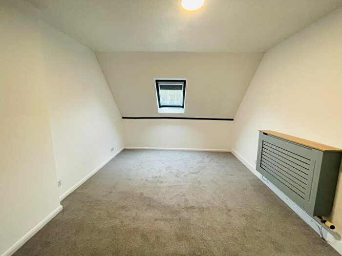 2 Bedroom Apartment To Rent In Milford Haven, SA73