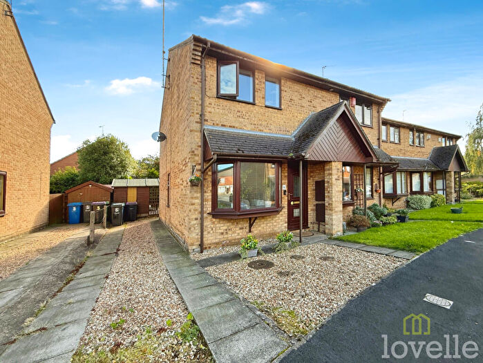 2 Bedroom Terraced House For Sale In Wintern Court, Gainsborough, DN21