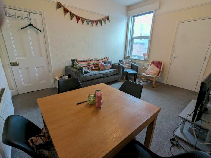 3 Bedroom Flat To Rent In Coniston Avenue, Newcastle Upon Tyne, NE2