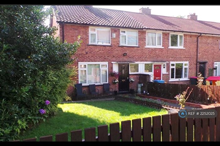 3 Bedroom Semi-Detached House To Rent In Kenyan Way, Manchester, M38