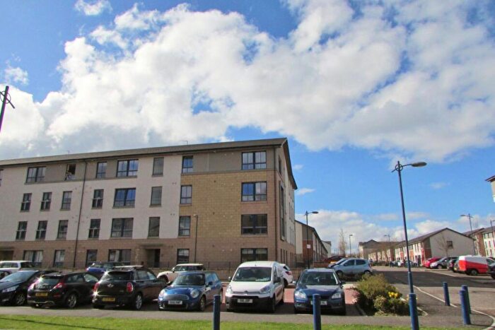 2 Bedroom Flat To Rent In Bed At Oatlands Sq, Glasgow, G5