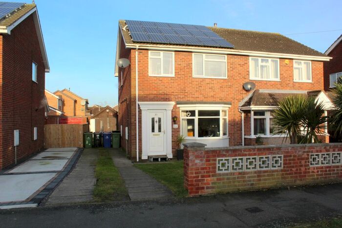 3 Bedroom Semi-Detached House To Rent In Ferndown Drive, Immingham DN40