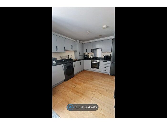 2 Bedroom Flat To Rent In Evelyn Walk, Greenhithe, DA9