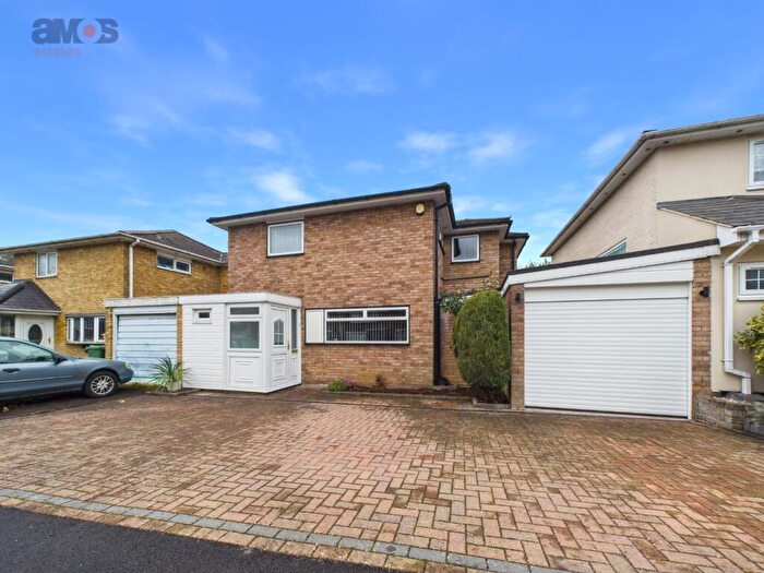 4 Bedroom Link Detached House For Sale In The Knares, Basildon, Essex, SS16