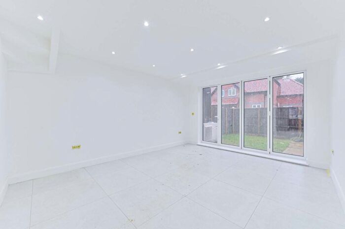 3 Bedroom House For Sale In Kingswood Way, Sanderstead, South Croydon, CR2