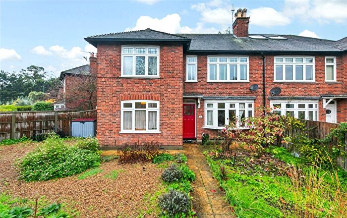 2 Bedroom Flat For Sale In Courtlands Avenue, Kew, Surrey, TW9