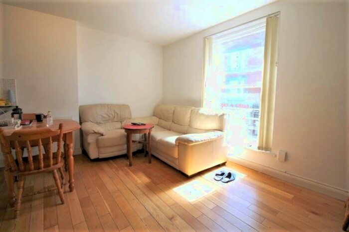1 Bedroom Flat To Rent In Fore Street, EX4