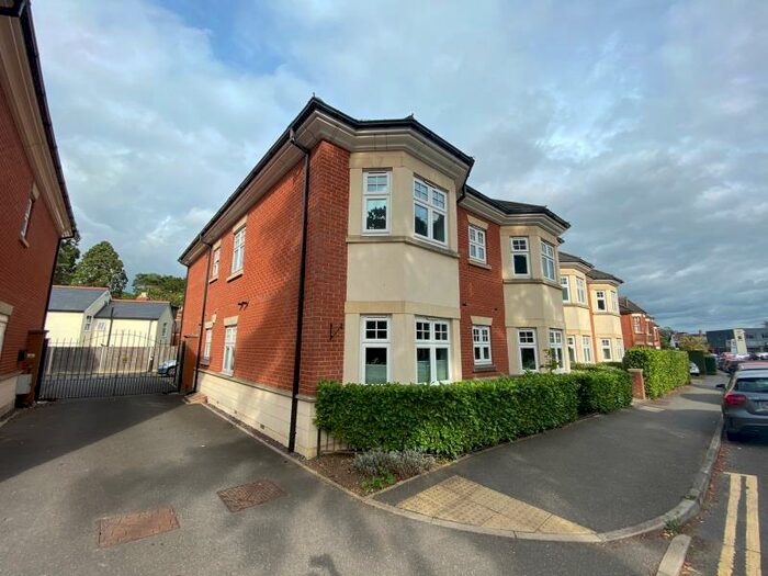 2 Bedroom Apartment To Rent In Hook Heath, GU22
