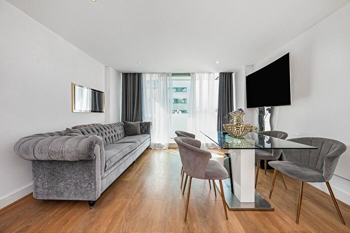 2 Bedroom Flat To Rent In Gallions Road, London, E16