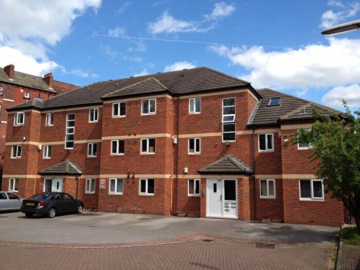 2 Bedroom Flat To Rent In Pennington Court, Leeds, LS6