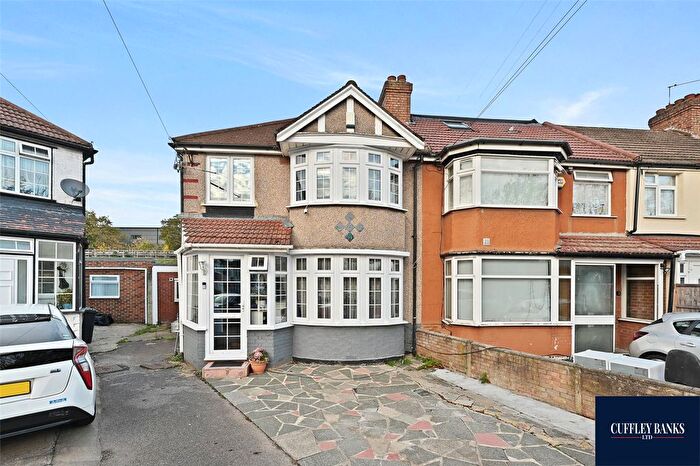 3 Bedroom End Terrace House For Sale In Rydal Crescent, Perivale, Middlesex, UB6