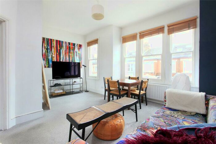 2 Bedroom Flat To Rent In Hazelbourne Road, Clapham South, London, SW12