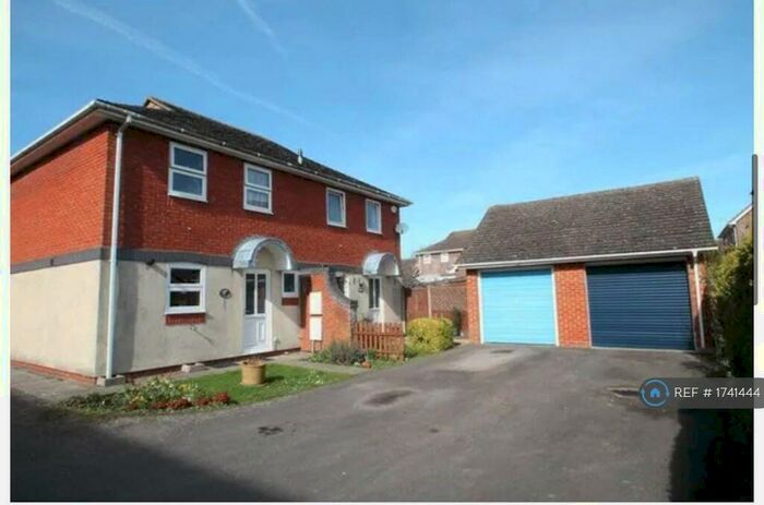 3 Bedroom Semi-Detached House To Rent In Wivelsfield, Eaton Bray, LU6
