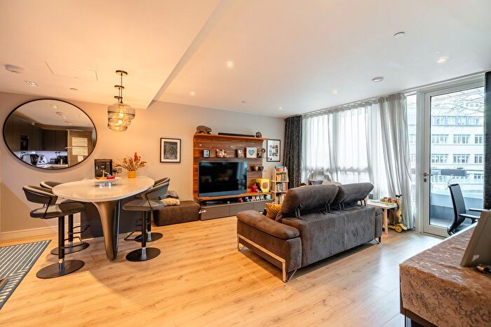 2 Bedroom Flat To Rent In Lancaster House, Hammersmith, W6