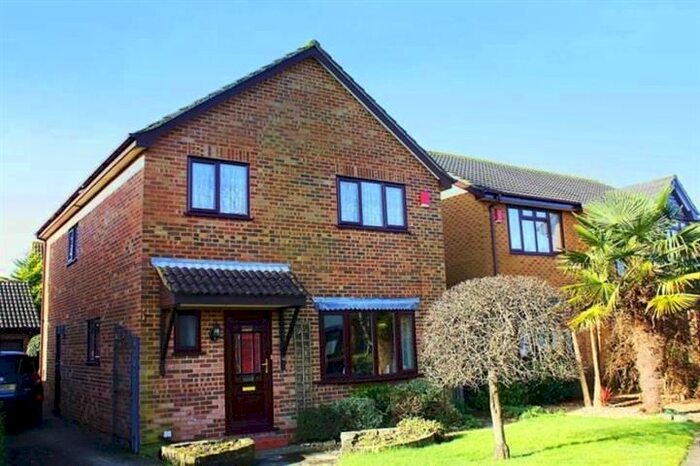 4 Bedroom Detached House To Rent In Drew Close, Poole, BH12