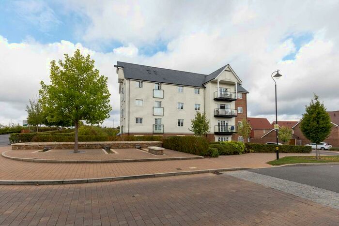 2 Bedroom Apartment To Rent In Harpers Lodge, Arundel Walk, Horsham, RH12