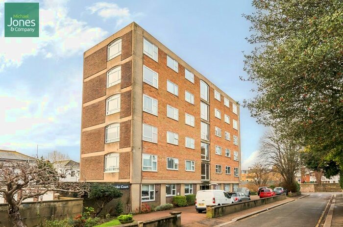 3 Bedroom Flat To Rent In Crescent Road, Worthing, West Sussex, BN11