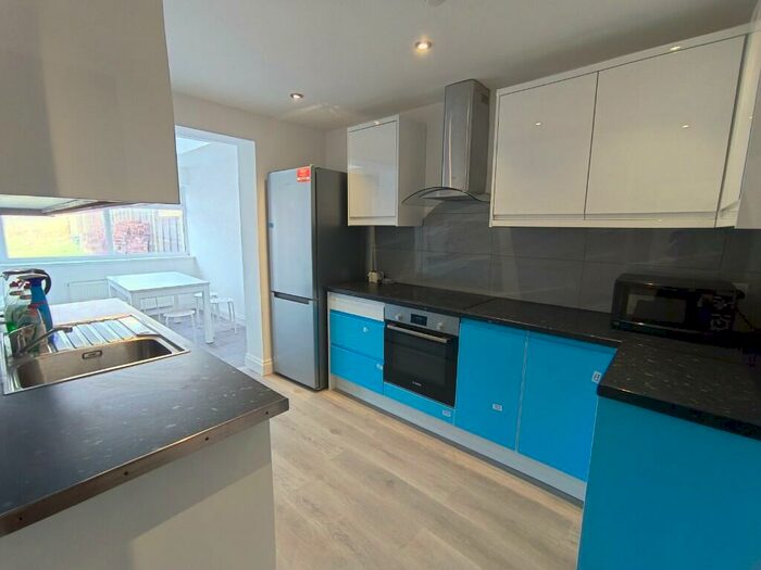 6 Bedroom Semi-Detached Villa To Rent In Filton Avenue, Bristol, BS34