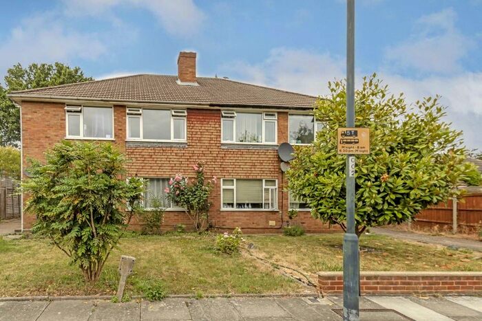 2 Bedroom Flat To Rent In Templar Place, Hampton, TW12