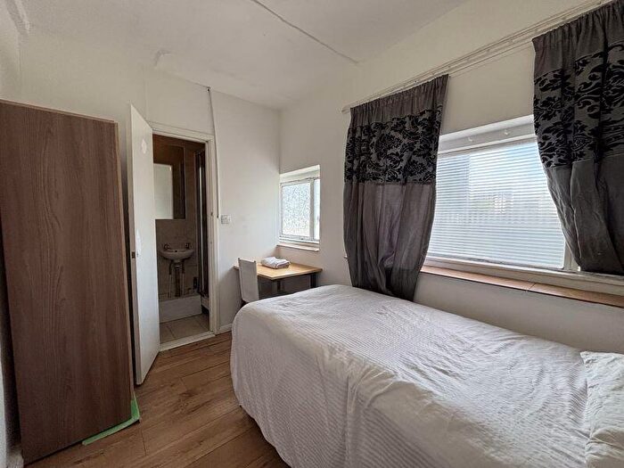 House Of Multiple Occupation To Rent In Hackney Road, London, E2