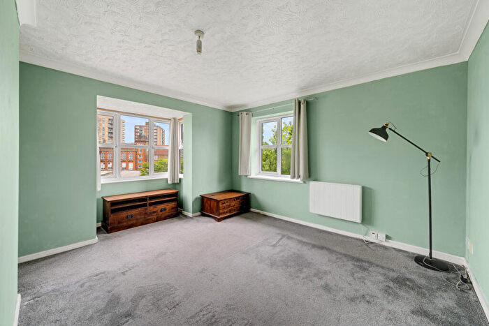2 Bedroom Flat To Rent In Rossetti Road, London, SE16
